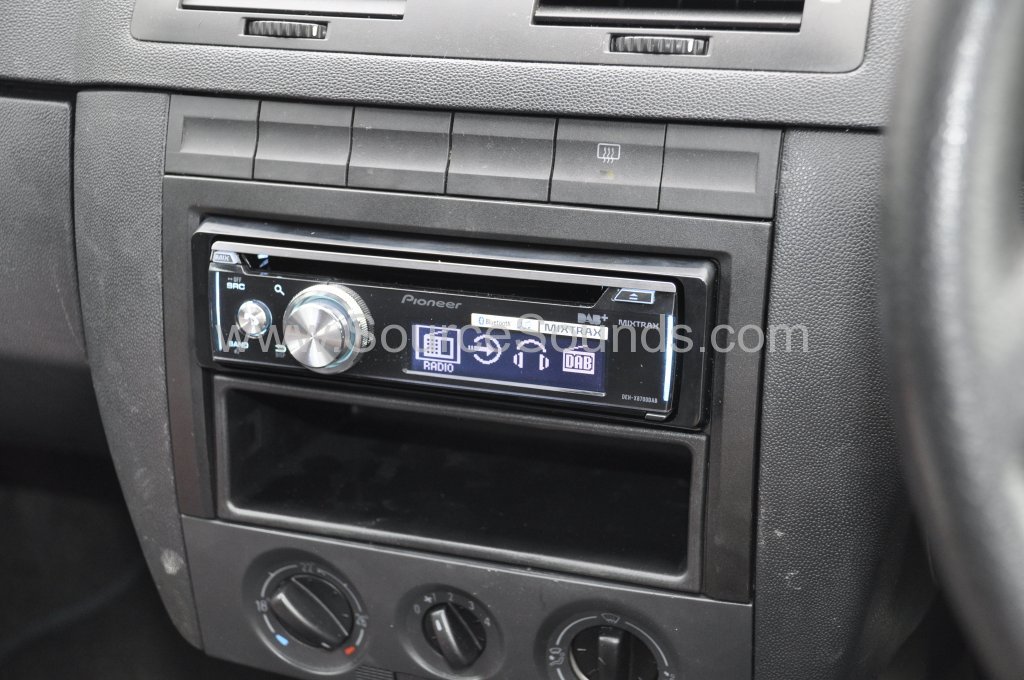 Skoda Fabia 2005 DAB upgrade 006