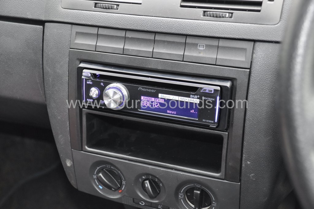 Skoda Fabia 2005 DAB upgrade 007