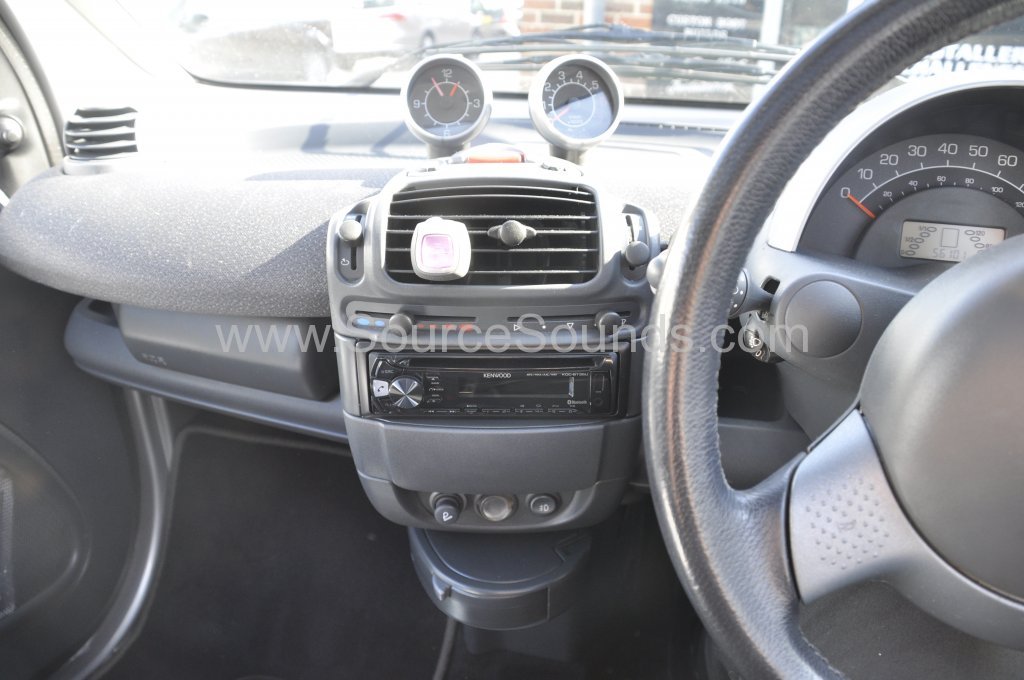 Smart ForTwo 2003 stereo upgrade 002