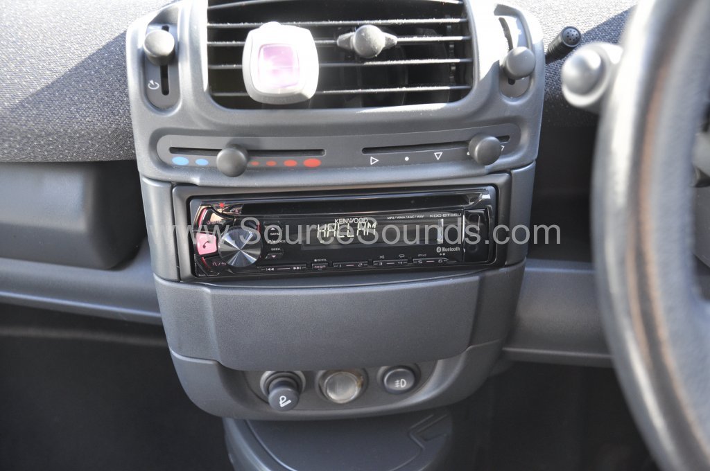 Smart ForTwo 2003 stereo upgrade 003