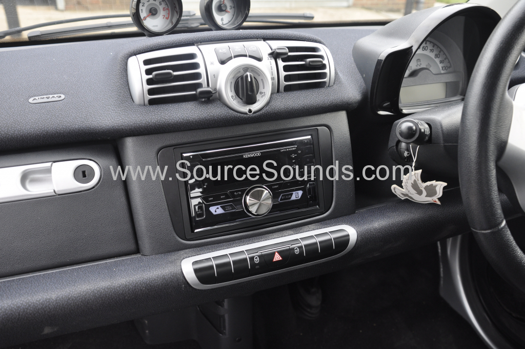 Smart ForTwo 2013 stereo upgrade 003