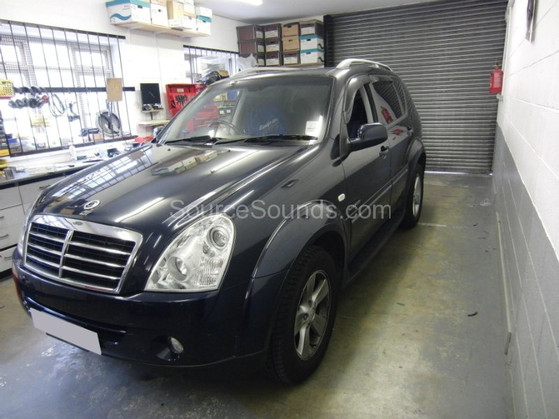 ssangyong-rexton-stereo-upgrade-001