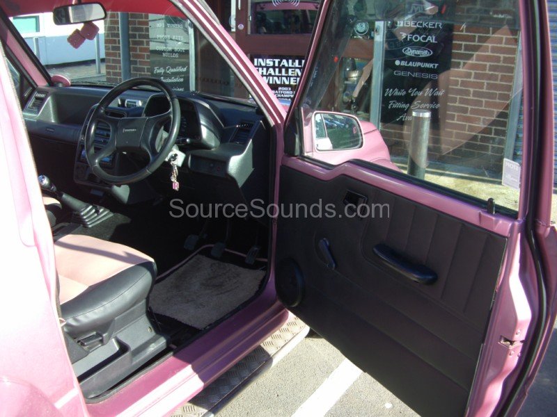 Suzuki_Vitara_Pink_Source_Sounds_Sheffield_Car_Audio3