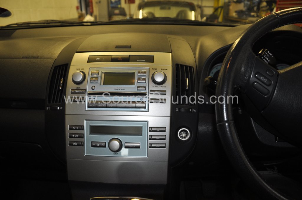 Toyota Corolla Verso 2006 DAB upgrade 003