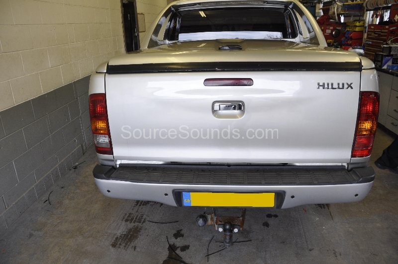 toyota-hi-lux-2006-dab-upgrade-002