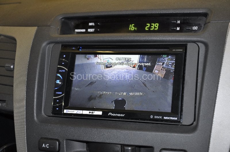 toyota-hi-lux-2006-reverse-camera-upgrade-005