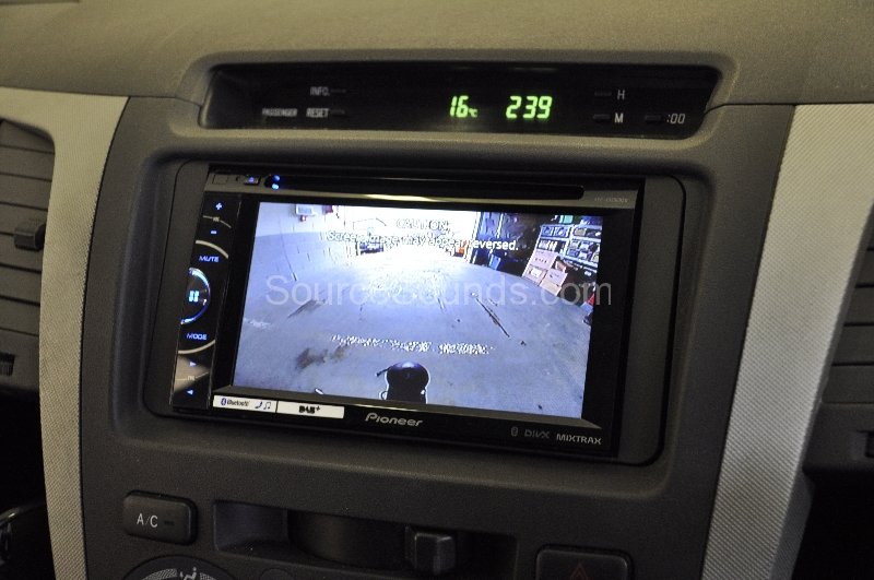 toyota-hi-lux-2006-reverse-camera-upgrade-006