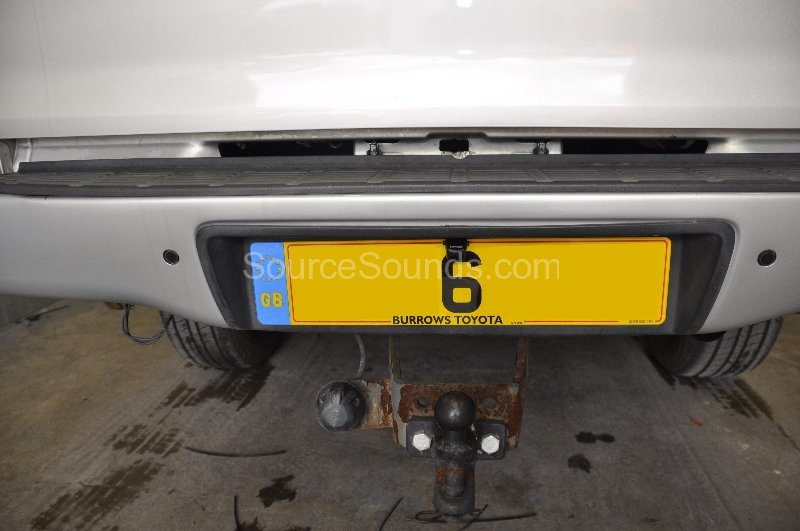 toyota-hi-lux-2006-reverse-camera-upgrade-007
