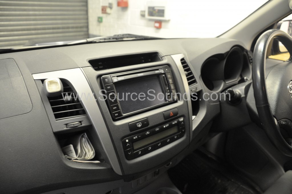 Toyota Hi Lux 2009 reverse camera upgrade 003