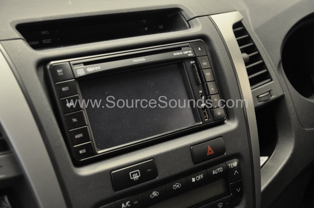 Toyota Hi Lux 2009 reverse camera upgrade 004