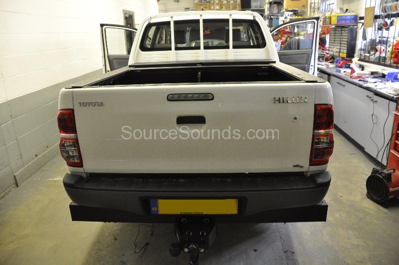 toyota-hi-lux-2013-reverse-camera-upgrade-002