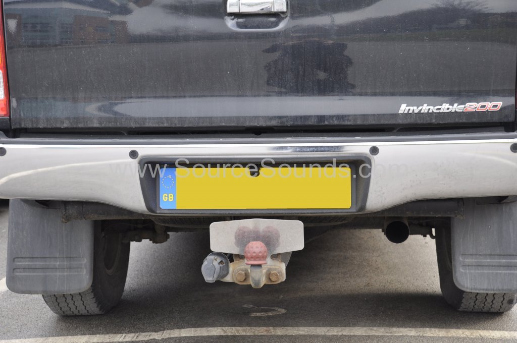 Toyota Invincible 2009 reverse camera upgrade 004