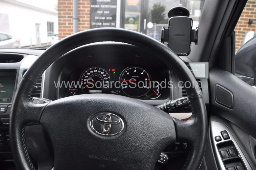 Toyota Landcruiser 2005 parrot asteroid mini upgrade 002