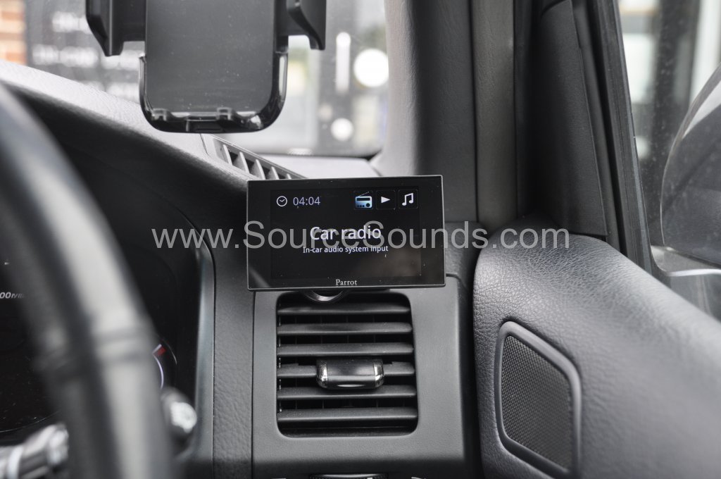 Toyota Landcruiser 2005 parrot asteroid mini upgrade 003