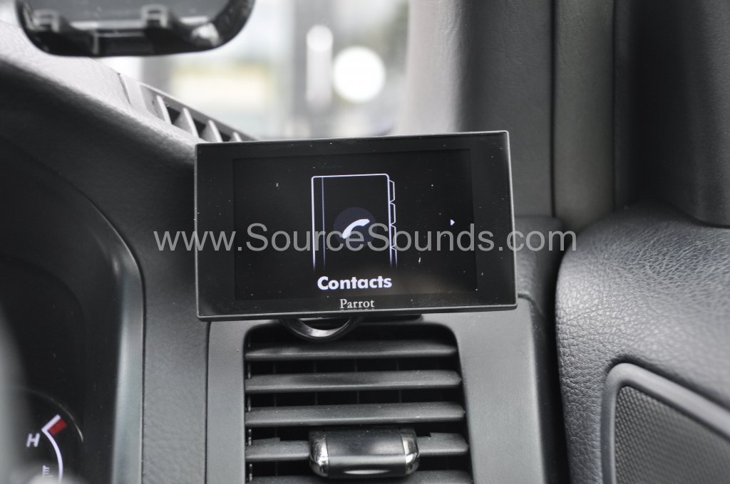 Toyota Landcruiser 2005 parrot asteroid mini upgrade 004