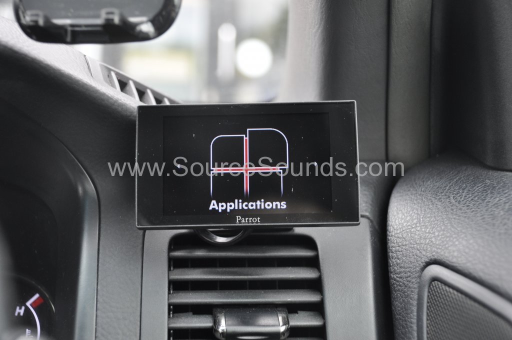 Toyota Landcruiser 2005 parrot asteroid mini upgrade 010