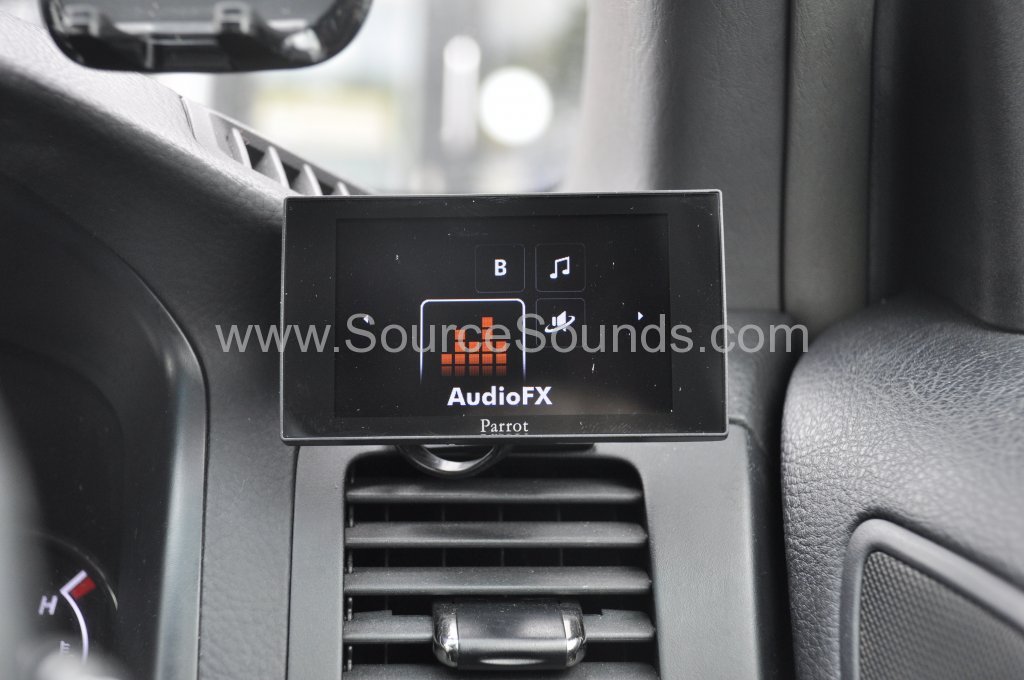 Toyota Landcruiser 2005 parrot asteroid mini upgrade 013