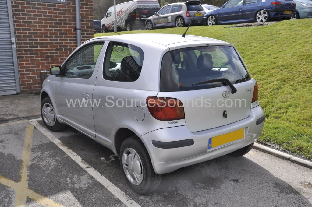 Toyota Yaris 2003 kenwood stereo upgrade 002.JPG