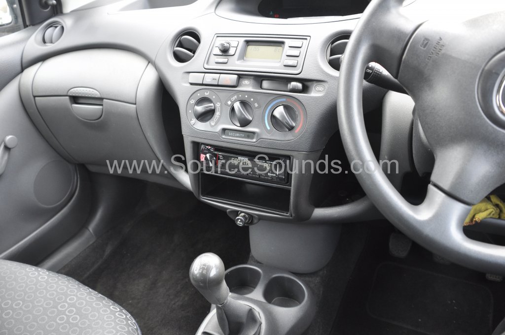 Toyota Yaris 2003 kenwood stereo upgrade 004.JPG