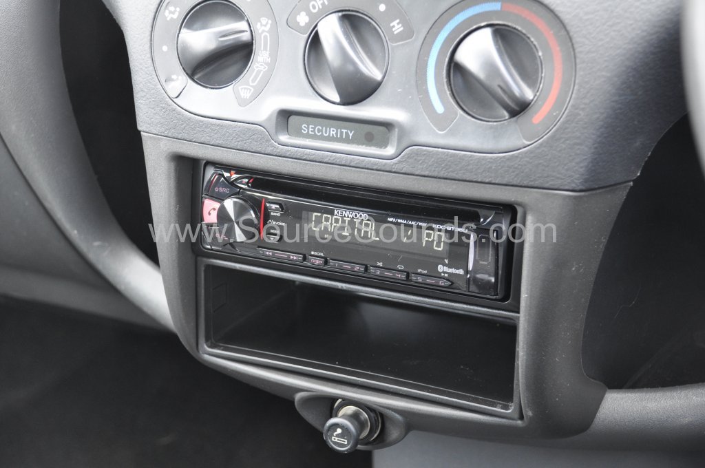 Toyota Yaris 2003 kenwood stereo upgrade 005.JPG