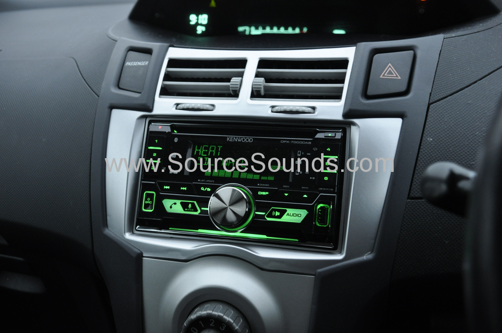 Toyota Yaris 2006 DAB radio upgrade 003