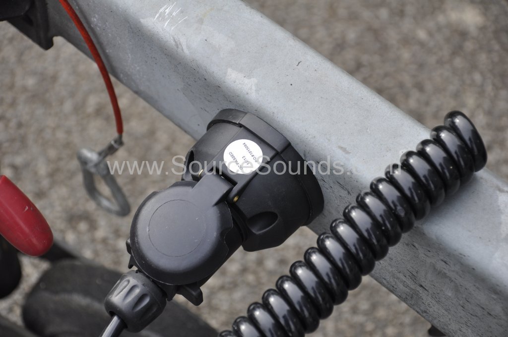 Trailer lead upgrade 003.JPG