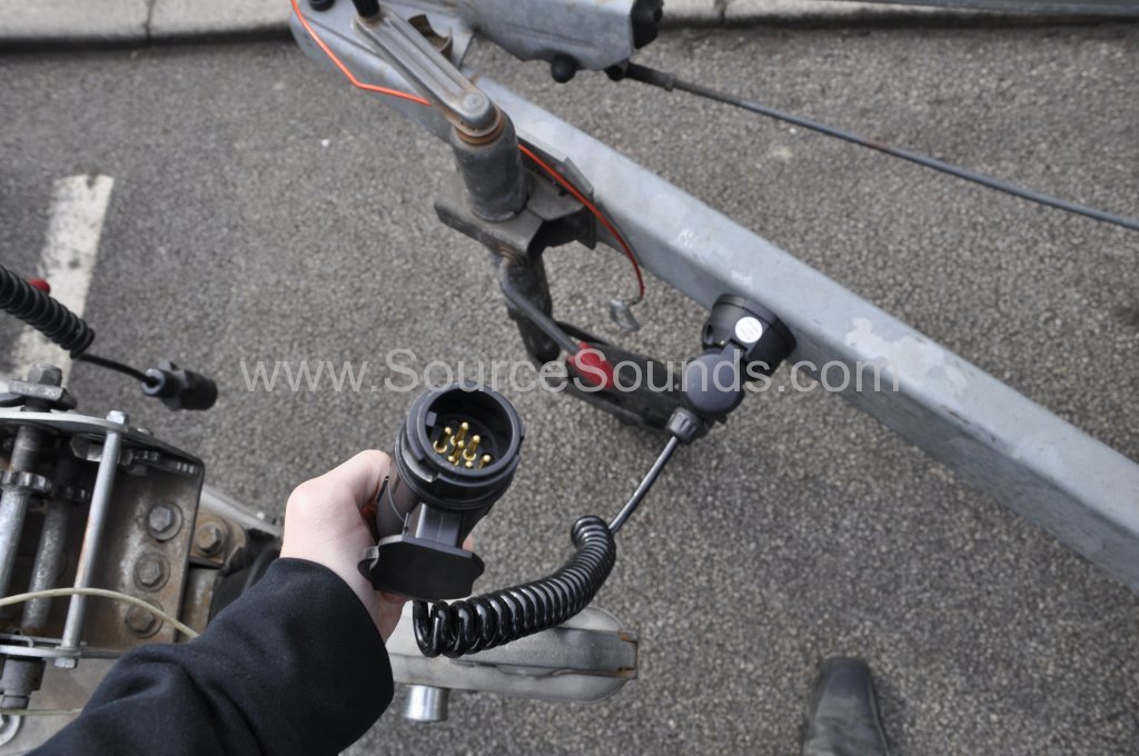 Trailer lead upgrade 004.JPG