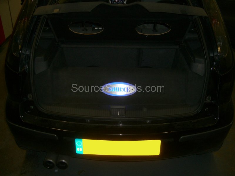 vauxhall-corsa-c-2004-audio-install-001