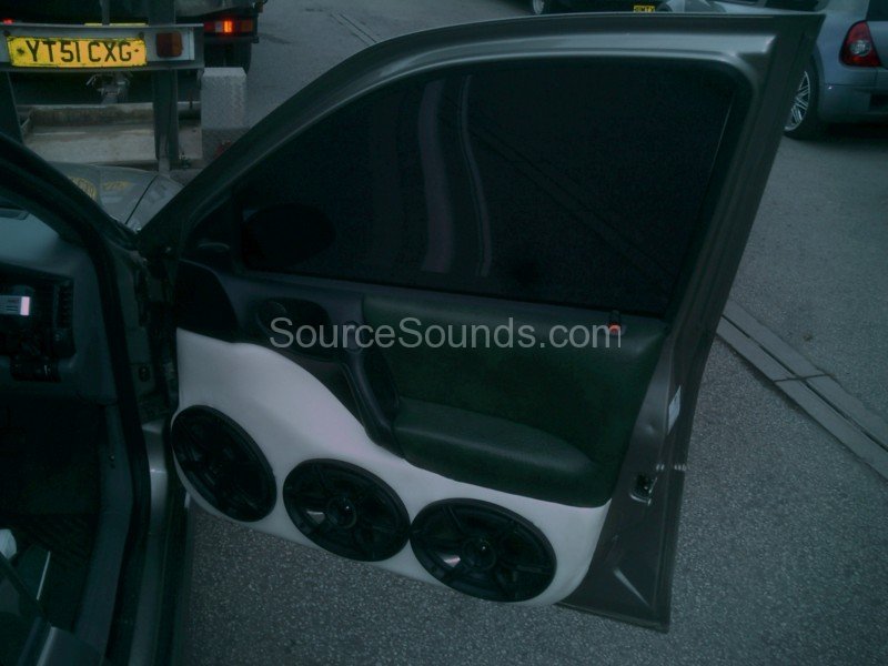 Source_Sounds_Sheffield_Car_Audio_Vauxhall_Vectra_Matt5