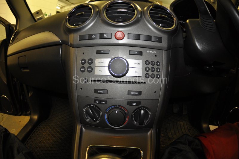 vauxhall-antara-2009-double-din-screen-004