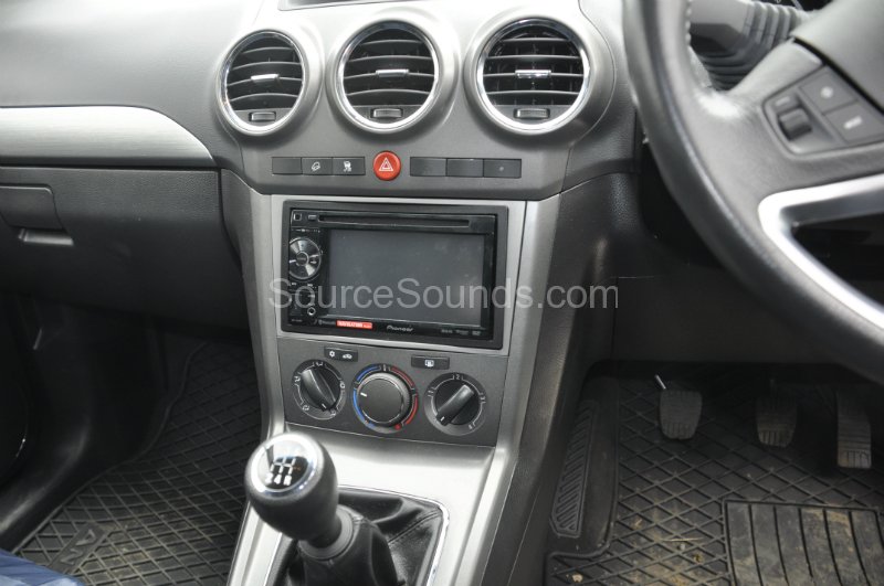 vauxhall-antara-2009-double-din-screen-005