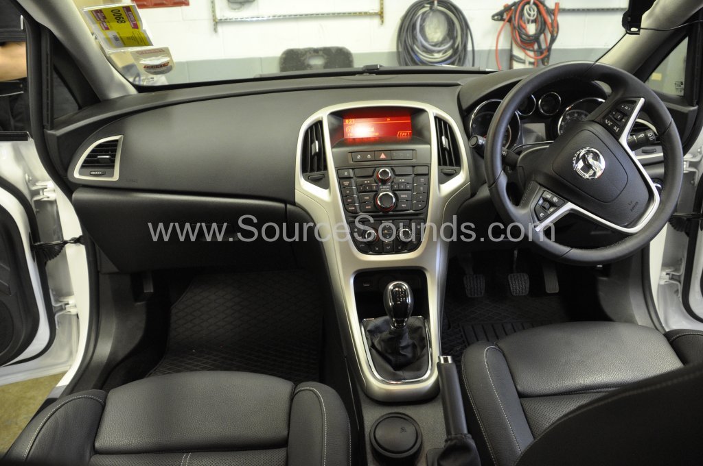 Vauxhall Astra 2014 DAB upgrade 002