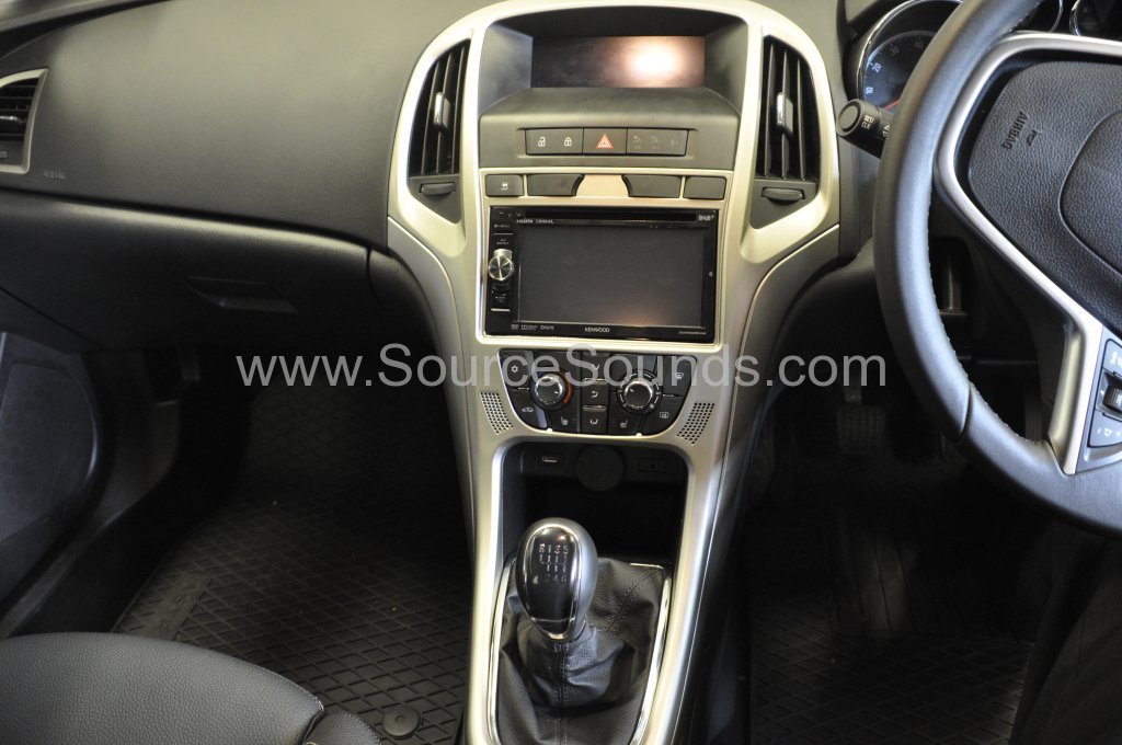 Vauxhall Astra 2014 DAB upgrade 005