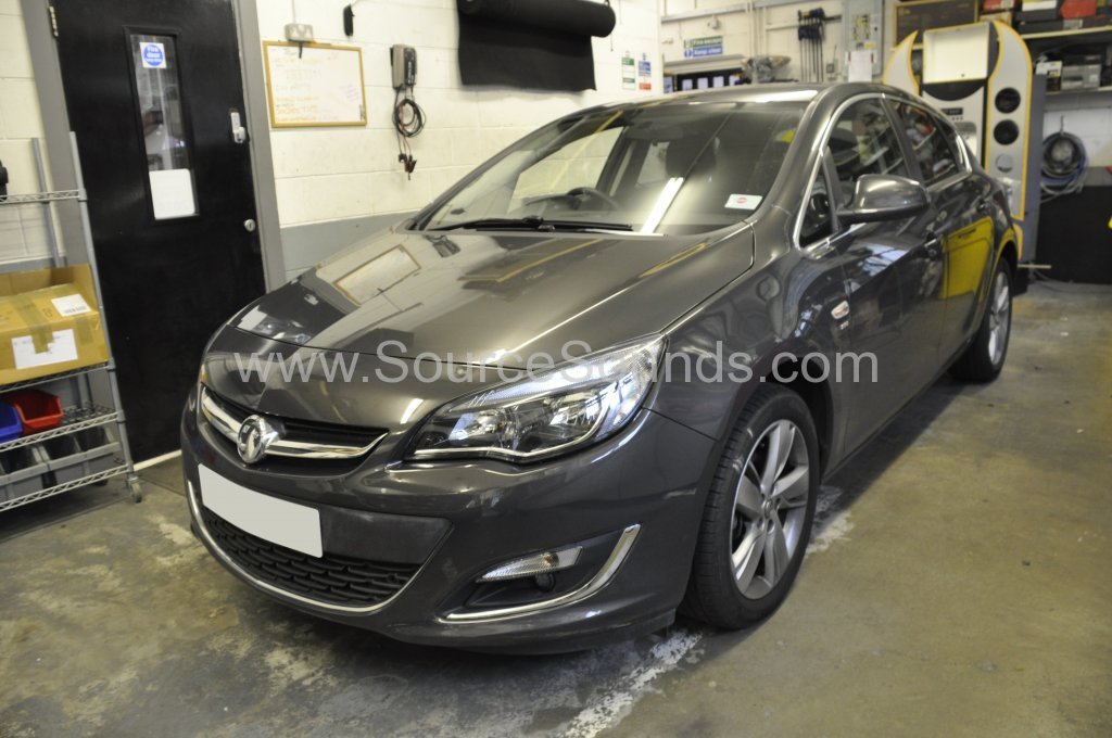 Vauxhall Astra 2014 rear parking sensors 001