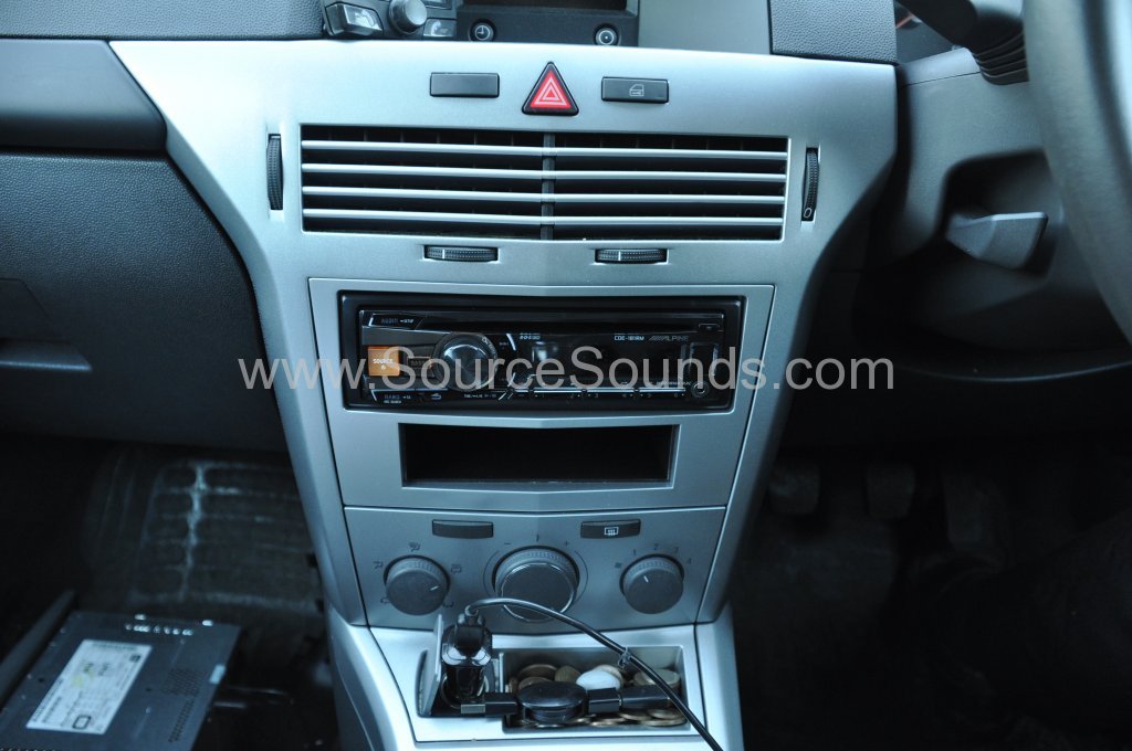 Vauxhall Astra Van 2012 stereo upgrade 003