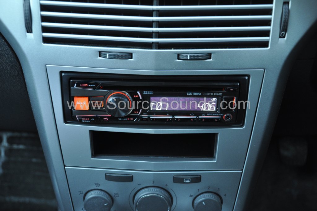 Vauxhall Astra Van 2012 stereo upgrade 005