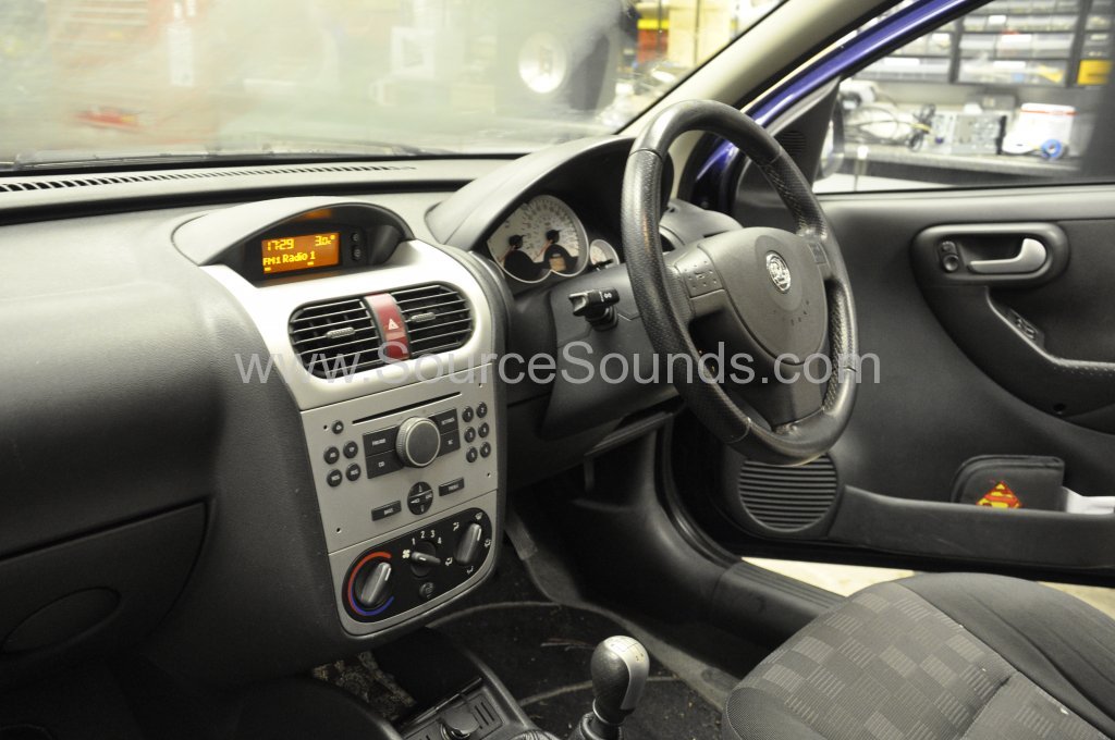 Vauxhall Corsa 2005 screen upgrade 003