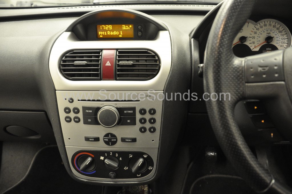 Vauxhall Corsa 2005 screen upgrade 004