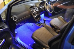 Vauxhall Corsa 2013 footwell lighting 003