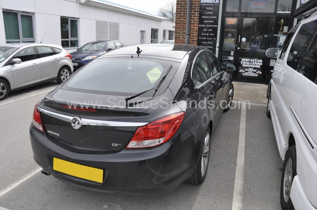 Vauxhall Insignia 2010 dvd roof screen upgrade 002.JPG