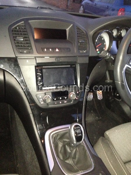 vauxhall-insignia-2012-stereo-upgrade-004