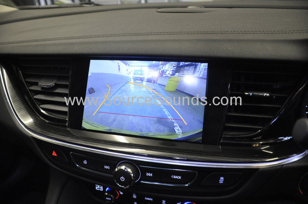 Vauxhall Insignia 2017 reverse camera moving lines 006