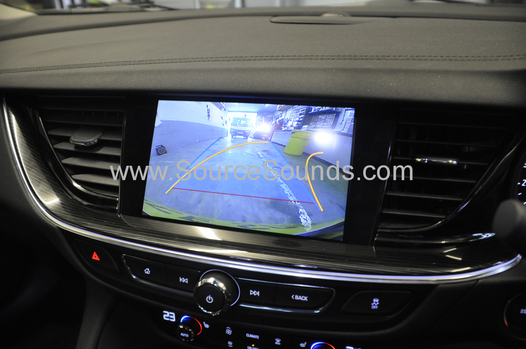 Vauxhall Insignia 2017 reverse camera moving lines 007