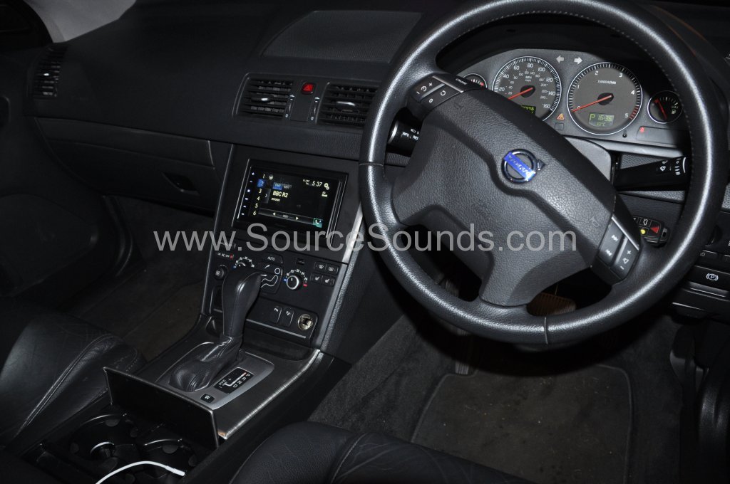 Volvo XC90 2010 stereo upgrade 004