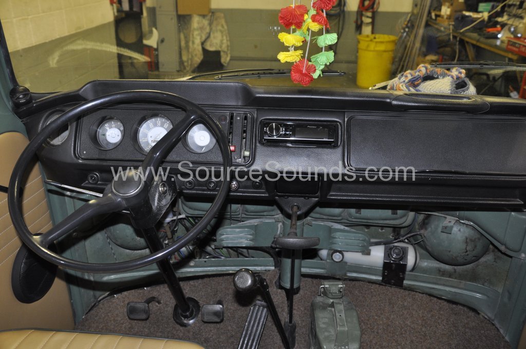 VW Camper 1967 audio upgrade 007