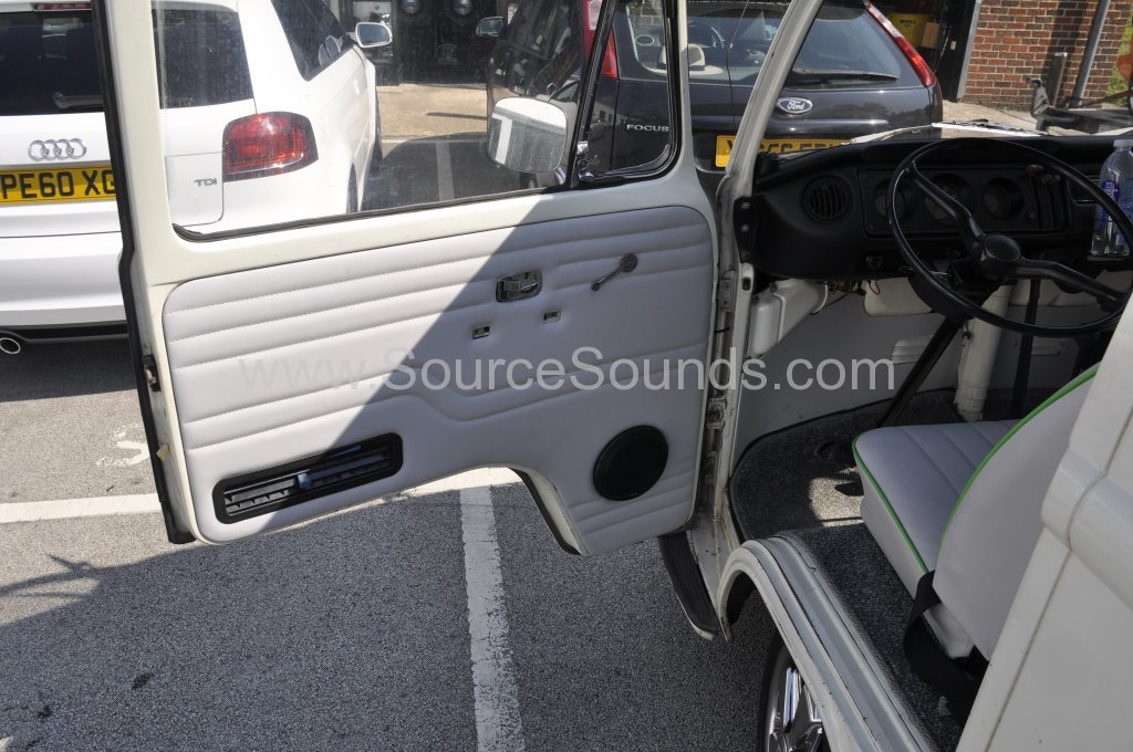 VW Camper 1972 audio upgrade 003