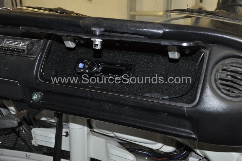 VW Camper 1972 audio upgrade 011