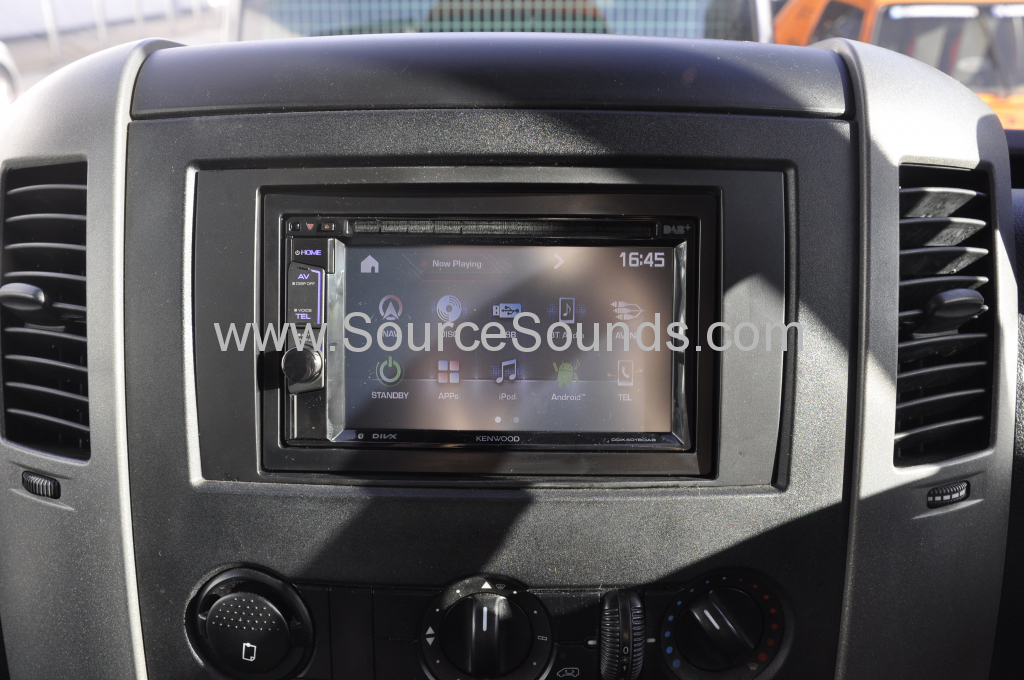 VW Crafter 2010 DAB screen upgrade 004