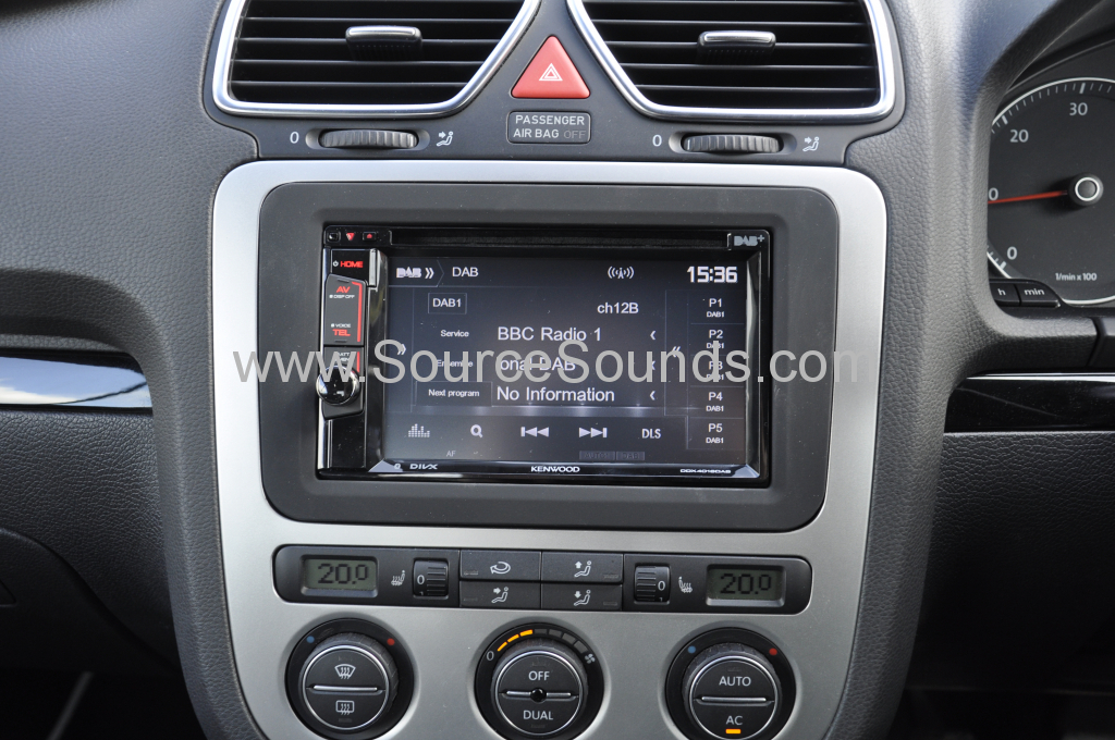 VW Eos 2007 DAB stereo upgrade 004