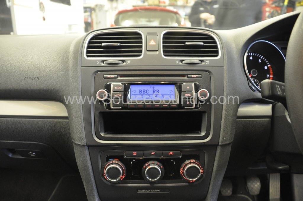 VW Golf 2009 DAB stereo upgrade 002.JPG